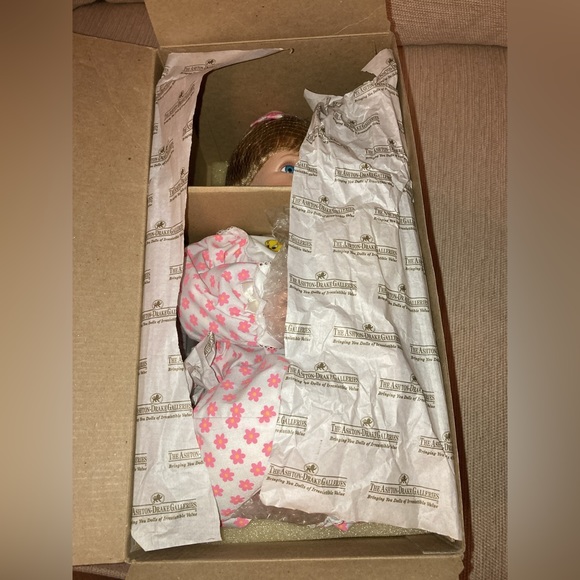 NEW “A SNUGGLE WITH TWEETY” #93023 ASHTON-DRAKE - ORIGINAL BOX & COA - Picture 8 of 17